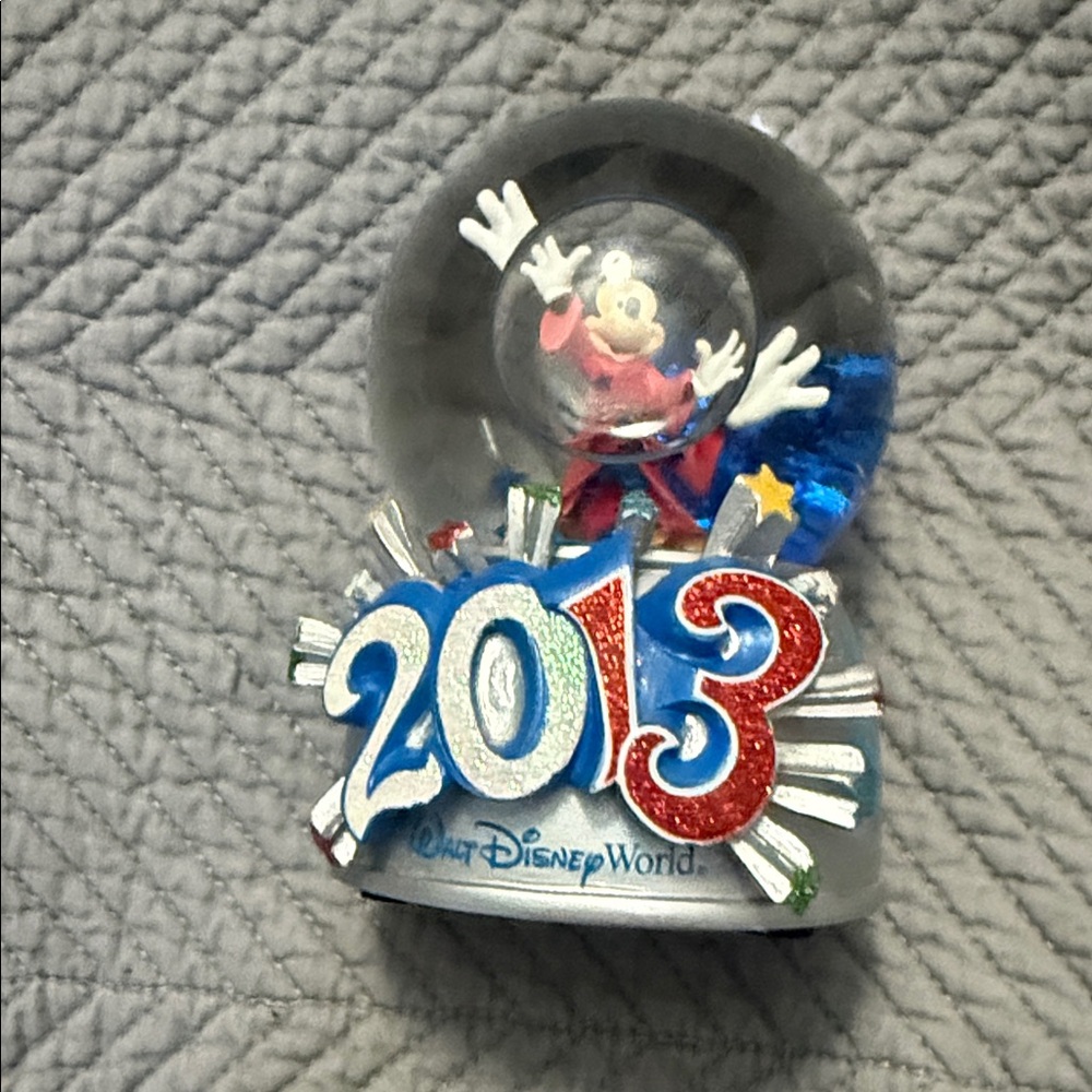 Disney World 2013 Mickey Mouse Snow Globe